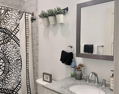 4114 Lauriston Street - Photo Thumbnail 8