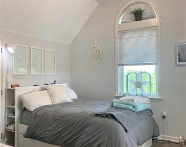 4114 Lauriston Street - Photo Thumbnail 9