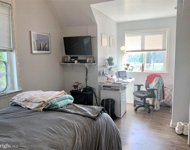 4114 Lauriston Street - Photo Thumbnail 10