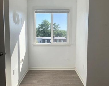 4114 Lauriston Street - Photo Thumbnail 12
