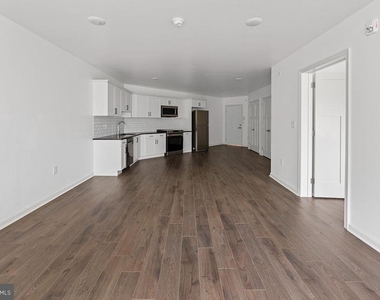404 Fountain Street - Photo Thumbnail 2