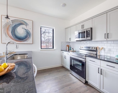 370 W Johnson Street - Photo Thumbnail 1