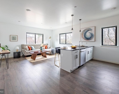 370 W Johnson Street - Photo Thumbnail 2