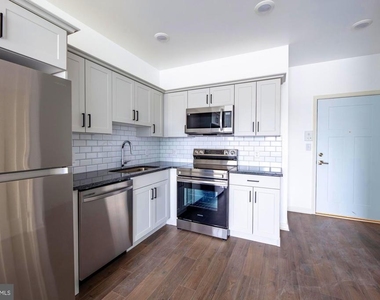 370 W Johnson Street - Photo Thumbnail 1