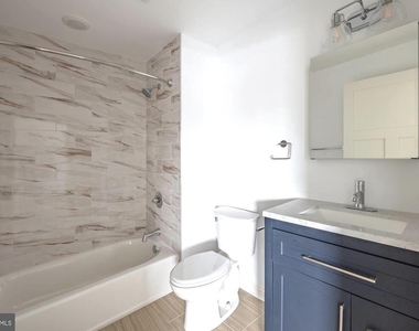 370 W Johnson Street - Photo Thumbnail 6