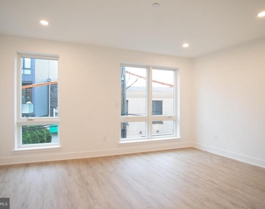 1325 N Lee Street - Photo Thumbnail 12