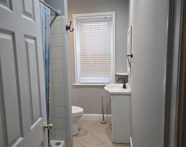 350 Dupont Street - Photo Thumbnail 2