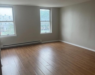 2037 N 8th Street - Photo Thumbnail 4