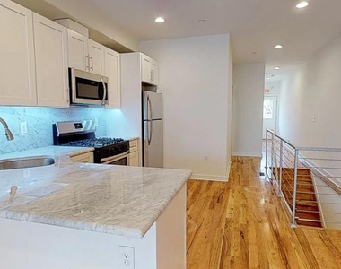 1642 N Marshall Street - Photo Thumbnail 1