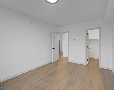 6808 Ridge Avenue - Photo Thumbnail 7