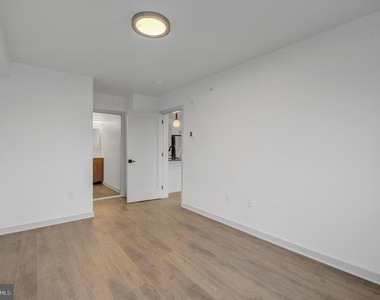 6808 Ridge Avenue - Photo Thumbnail 10