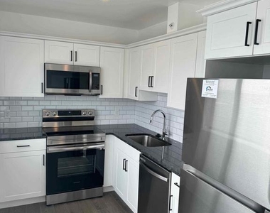 404 Fountain Street - Photo Thumbnail 2
