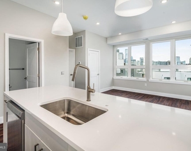 1527 Ridge Avenue - Photo Thumbnail 7
