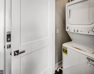 1527 Ridge Avenue - Photo Thumbnail 29