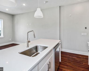 1527 Ridge Avenue - Photo Thumbnail 10