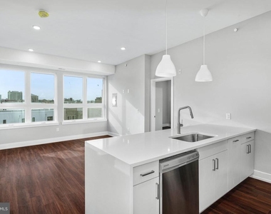 1527 Ridge Avenue - Photo Thumbnail 4