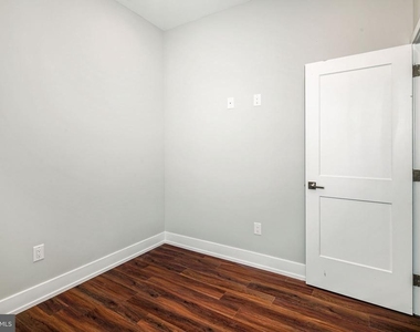1527 Ridge Avenue - Photo Thumbnail 16