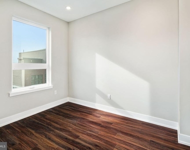 1527 Ridge Avenue - Photo Thumbnail 19