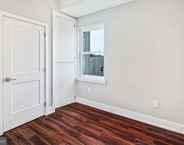 1527 Ridge Avenue - Photo Thumbnail 15