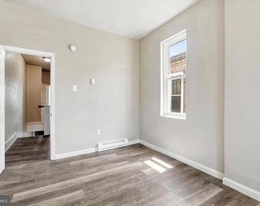 3114 Custer Street - Photo Thumbnail 6