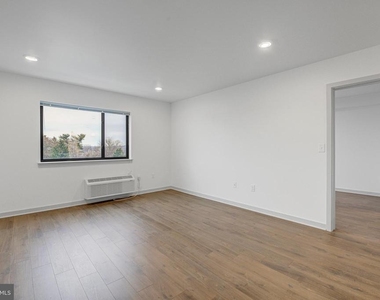 6808 Ridge Avenue - Photo Thumbnail 4
