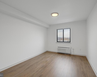 6808 Ridge Avenue - Photo Thumbnail 6
