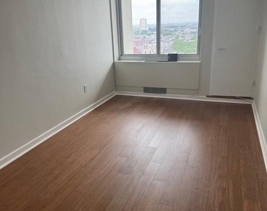 604 S Washington Square - Photo Thumbnail 13
