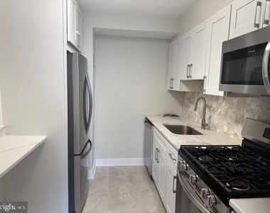 604 S Washington Square - Photo Thumbnail 5