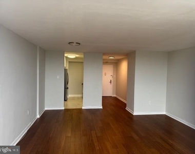 604 S Washington Square - Photo Thumbnail 12