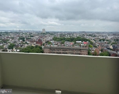 604 S Washington Square - Photo Thumbnail 7