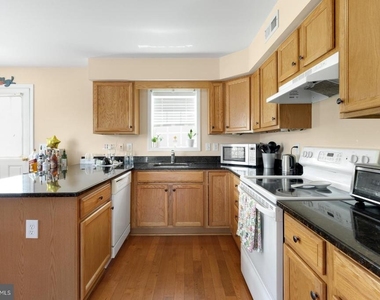 2683 Edgemont Street - Photo Thumbnail 6
