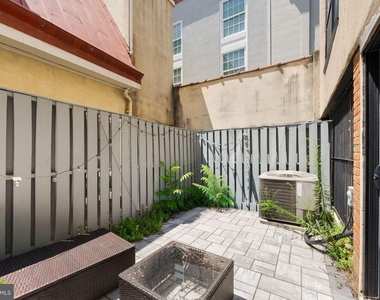 830 Lombard Street - Photo Thumbnail 10