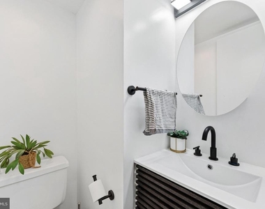 830 Lombard Street - Photo Thumbnail 25