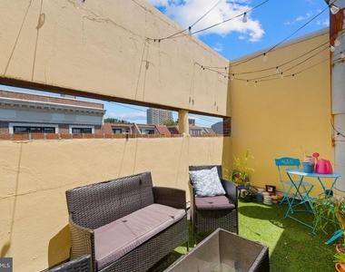 830 Lombard Street - Photo Thumbnail 12