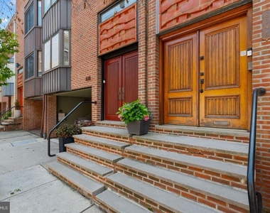 830 Lombard Street - Photo Thumbnail 1