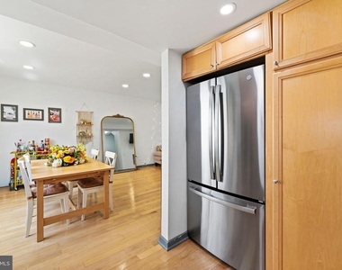 830 Lombard Street - Photo Thumbnail 6