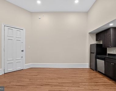 2008 Spruce Street - Photo Thumbnail 4