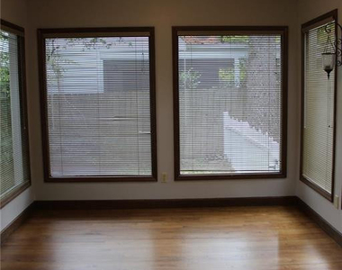 236 Pinecrest Drive - Photo Thumbnail 14