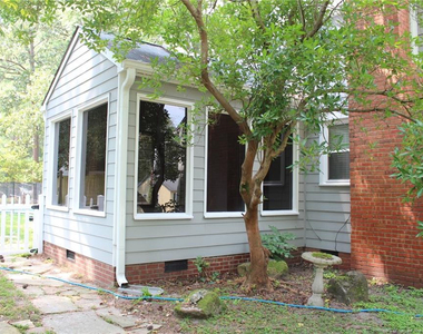 236 Pinecrest Drive - Photo Thumbnail 2