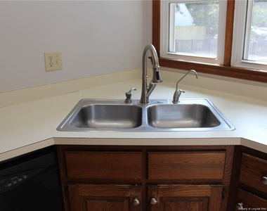236 Pinecrest Drive - Photo Thumbnail 17