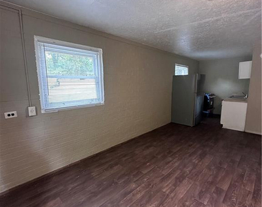 3211 Tallywood Drive - Photo Thumbnail 7