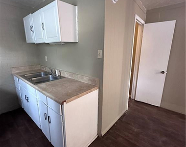 3211 Tallywood Drive - Photo Thumbnail 8