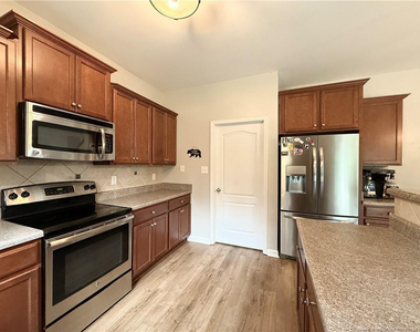 239 Boswell Street - Photo Thumbnail 7