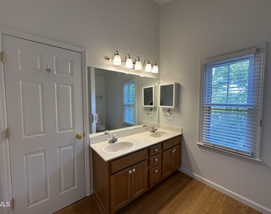 1612 Farmington Grove Drive - Photo Thumbnail 18