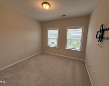 943 Haybeck Lane - Photo Thumbnail 7
