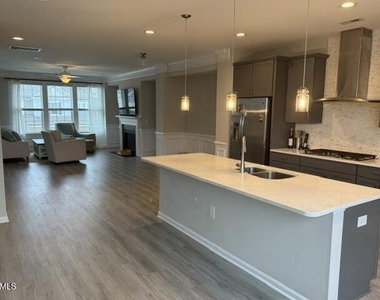 943 Haybeck Lane - Photo Thumbnail 2