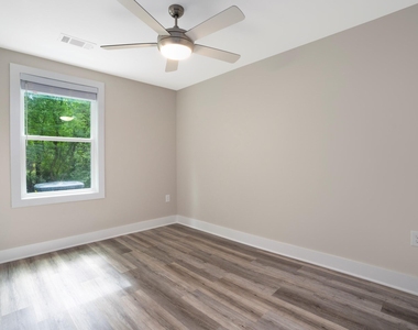 303 Linwood Street - Photo Thumbnail 12