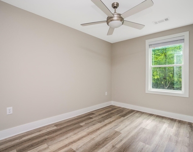 303 Linwood Street - Photo Thumbnail 13