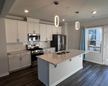 6417 Mentor Place - Photo Thumbnail 3