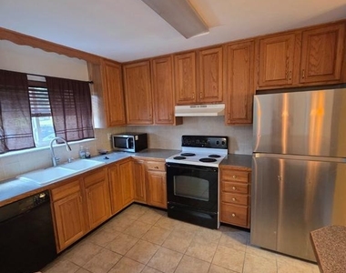 106 Sycamore Court - Photo Thumbnail 2